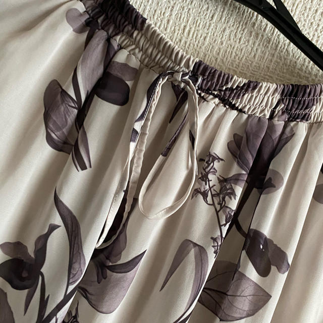 moussy(マウジー)の花柄スカート レディースのスカート(ロングスカート)の商品写真