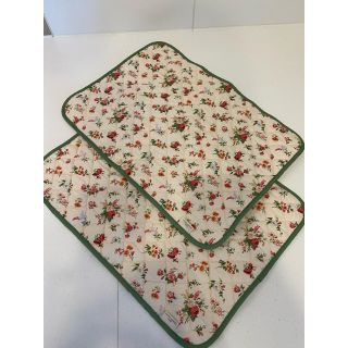 ローラアシュレイ(LAURA ASHLEY)の[ひめいちご様専用]ローラ　アシュレイ　ランチョマット　2枚(テーブル用品)