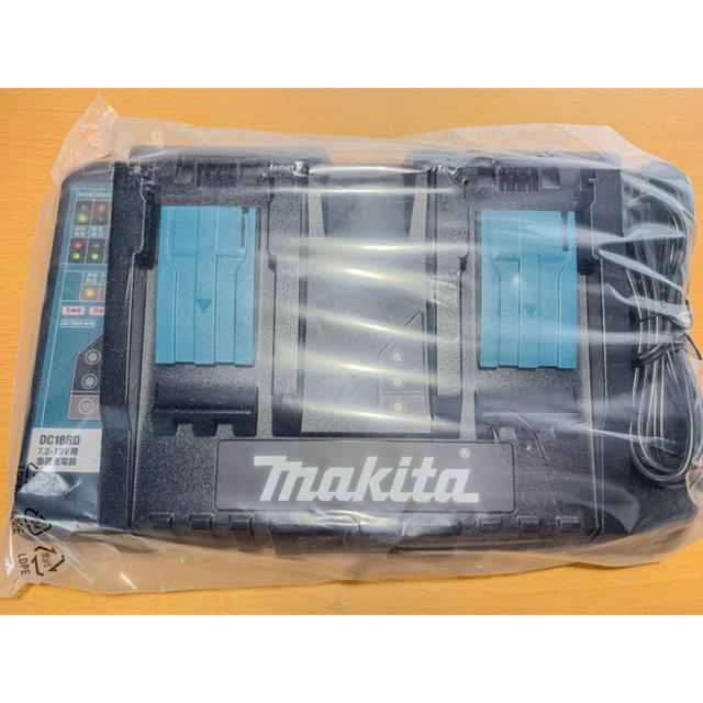 Makita(マキタ)の純正品　マキタ　DC18RD 急速充電器　新品未使用 スポーツ/アウトドアの自転車(工具/メンテナンス)の商品写真