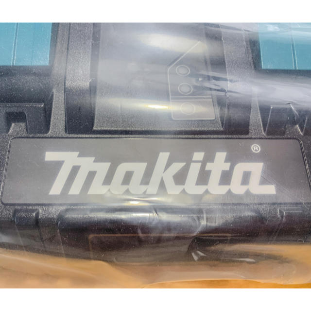 Makita(マキタ)の純正品　マキタ　DC18RD 急速充電器　新品未使用 スポーツ/アウトドアの自転車(工具/メンテナンス)の商品写真