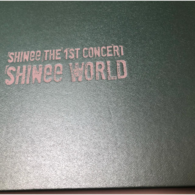 SHINee(シャイニー)のSHINee THE 1ST CONCERT SHINee WORLD 写真集 エンタメ/ホビーのCD(K-POP/アジア)の商品写真