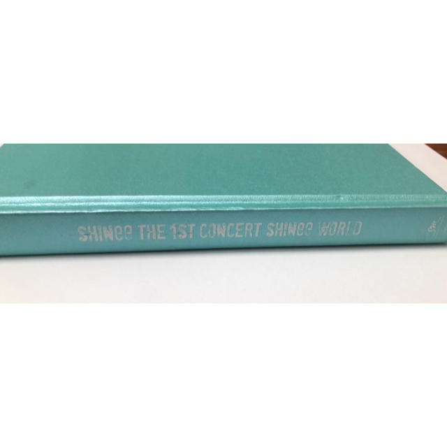 SHINee(シャイニー)のSHINee THE 1ST CONCERT SHINee WORLD 写真集 エンタメ/ホビーのCD(K-POP/アジア)の商品写真