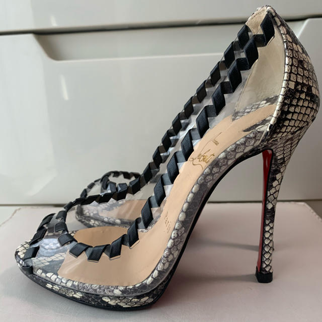 Christian Louboutin(クリスチャンルブタン)のクリスチャンルブタン　パイソンレザー　クリア　パンプス レディースの靴/シューズ(ハイヒール/パンプス)の商品写真