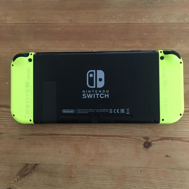 任天堂　Switch  本体と付属品