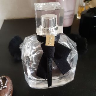 イヴサンローランボーテ(Yves Saint Laurent Beaute)のイヴ・サンローラン　YVESAINTLAURENTモンパリ　香水(香水(女性用))