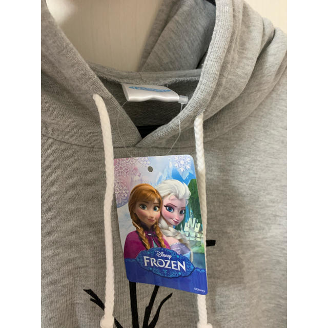 Disney(ディズニー)の新品未使用 オラフ  アナ雪 Tシャツ パーカー レディースのトップス(Tシャツ(半袖/袖なし))の商品写真