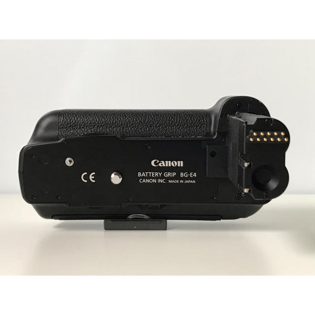 Canon(キヤノン)のcanon eos 5D+純正バッテリーグリップ+充電器+おまけバッテリー×3個 スマホ/家電/カメラのカメラ(デジタル一眼)の商品写真