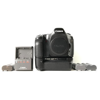 キヤノン(Canon)のcanon eos 5D+純正バッテリーグリップ+充電器+おまけバッテリー×3個(デジタル一眼)