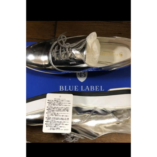 BURBERRY BLUE LABEL(バーバリーブルーレーベル)のBLUE LABEL シルバースニーカー レディースの靴/シューズ(スニーカー)の商品写真