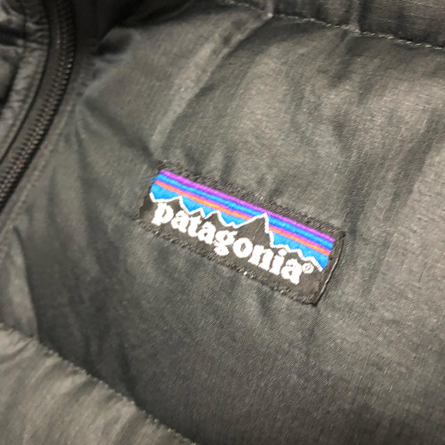 patagonia(パタゴニア)のpatagonia パタゴニア ダウンベスト 黒 S メンズのジャケット/アウター(ダウンベスト)の商品写真