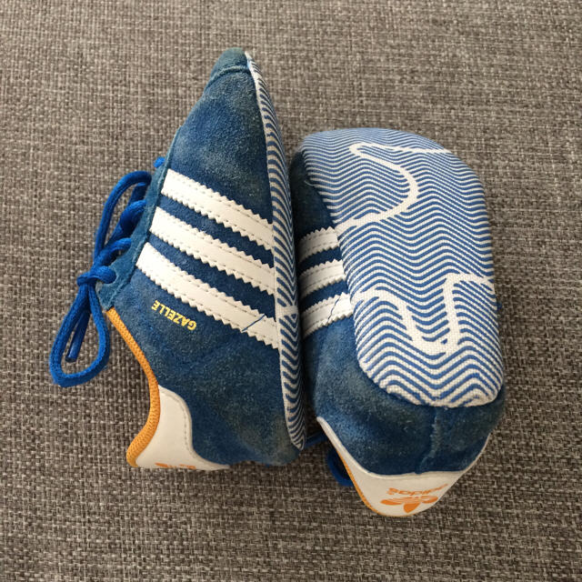 adidas(アディダス)のgazelle adidas  キッズ/ベビー/マタニティのベビー靴/シューズ(~14cm)(スニーカー)の商品写真