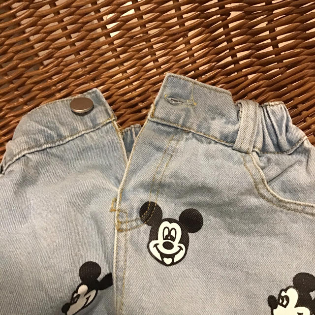 ZARA KIDS(ザラキッズ)の新品　デニムショートパンツ　デニム　パンツ　ミッキー　mickey 90 キッズ/ベビー/マタニティのキッズ服男の子用(90cm~)(パンツ/スパッツ)の商品写真