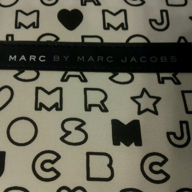 MARC BY MARC JACOBS(マークバイマークジェイコブス)のセール★新品マークバイマークジェイコブス レディースのファッション小物(ポーチ)の商品写真