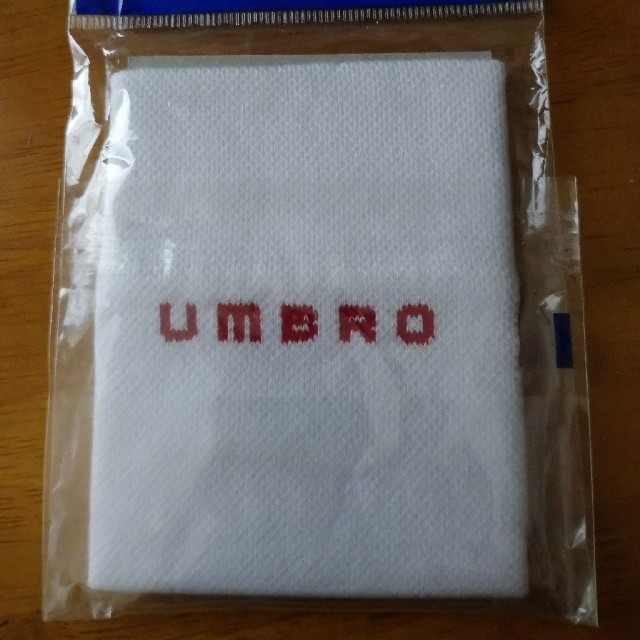 UMBRO(アンブロ)のUMBROリストバンド サッカーイングランド代表 メンズのアクセサリー(バングル/リストバンド)の商品写真