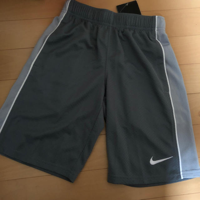 NIKE(ナイキ)のナイキ　ハーフパンツ　130 新品 キッズ/ベビー/マタニティのキッズ服男の子用(90cm~)(パンツ/スパッツ)の商品写真