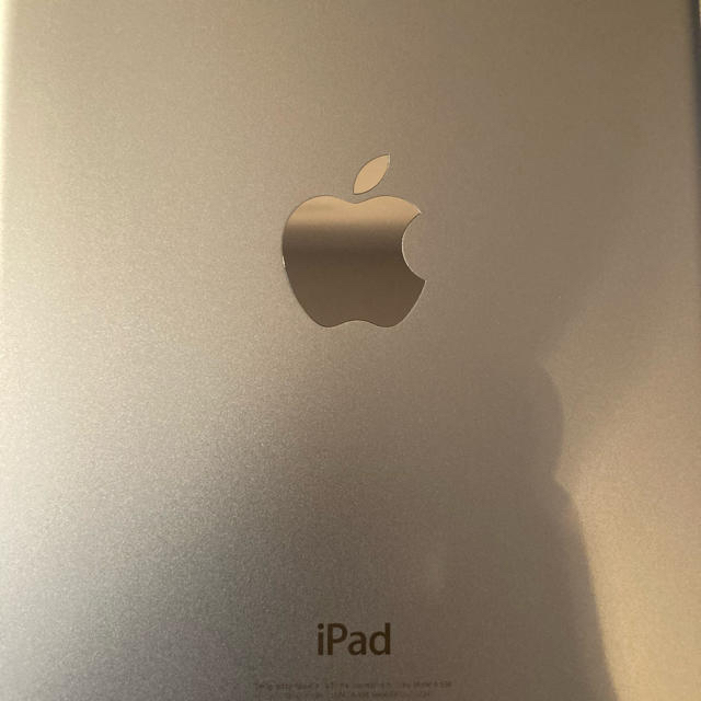 Apple(アップル)のiPad mini4 WiFi16G simロック解除　シルバー スマホ/家電/カメラのPC/タブレット(タブレット)の商品写真