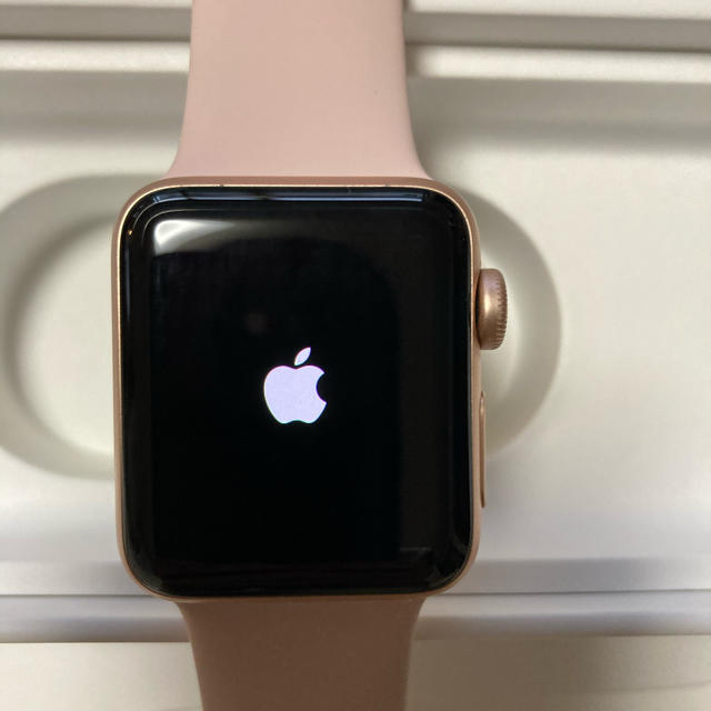 Apple Watch(アップルウォッチ)のApple watch series 3 38mmピンクGPSモデル＋液晶保護 メンズの時計(腕時計(デジタル))の商品写真