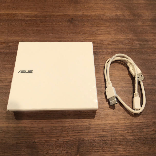 ASUS(エイスース)のASUS 外付け薄型DVD-RW  スマホ/家電/カメラのPC/タブレット(PC周辺機器)の商品写真