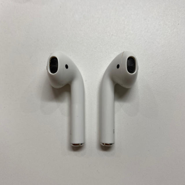 Apple(アップル)のAirPods  スマホ/家電/カメラのオーディオ機器(ヘッドフォン/イヤフォン)の商品写真