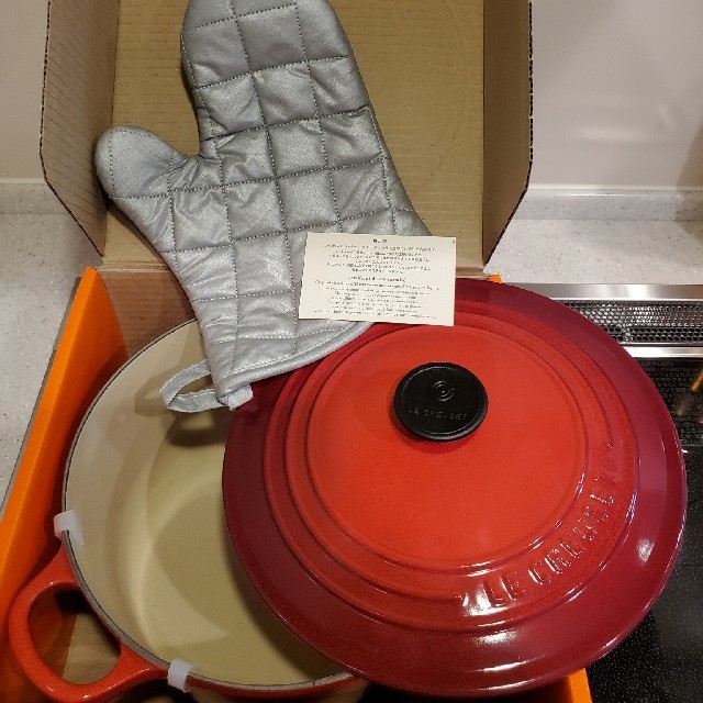 【新品、未使用】ル・クルーゼ　22cm　鍋　赤鍋/フライパン