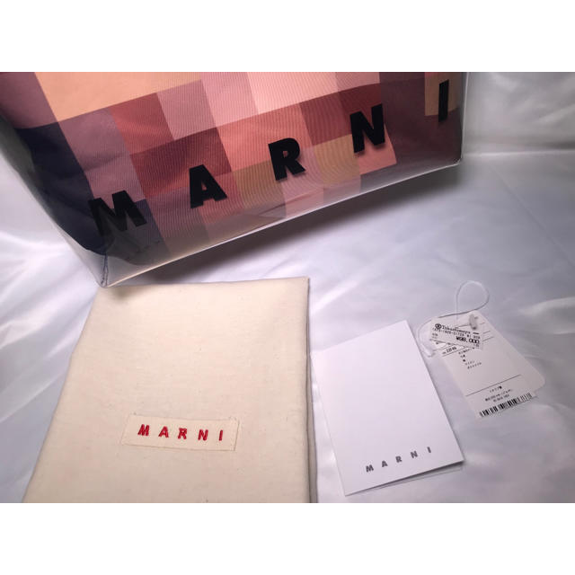Marni(マルニ)のMARNI PVC PIXEL GRACE PRINTE TOTE BAG レディースのバッグ(トートバッグ)の商品写真
