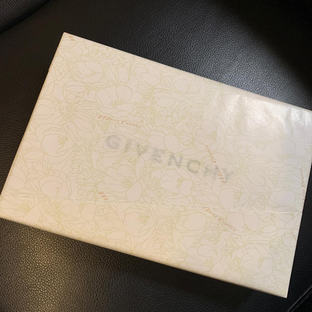 GIVENCHY(ジバンシィ)のGIVENCHYタオル インテリア/住まい/日用品の日用品/生活雑貨/旅行(タオル/バス用品)の商品写真