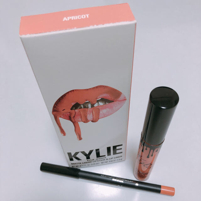 Kylie Cosmetics(カイリーコスメティックス)のKYLIE リップスティック&リップライナー コスメ/美容のベースメイク/化粧品(口紅)の商品写真