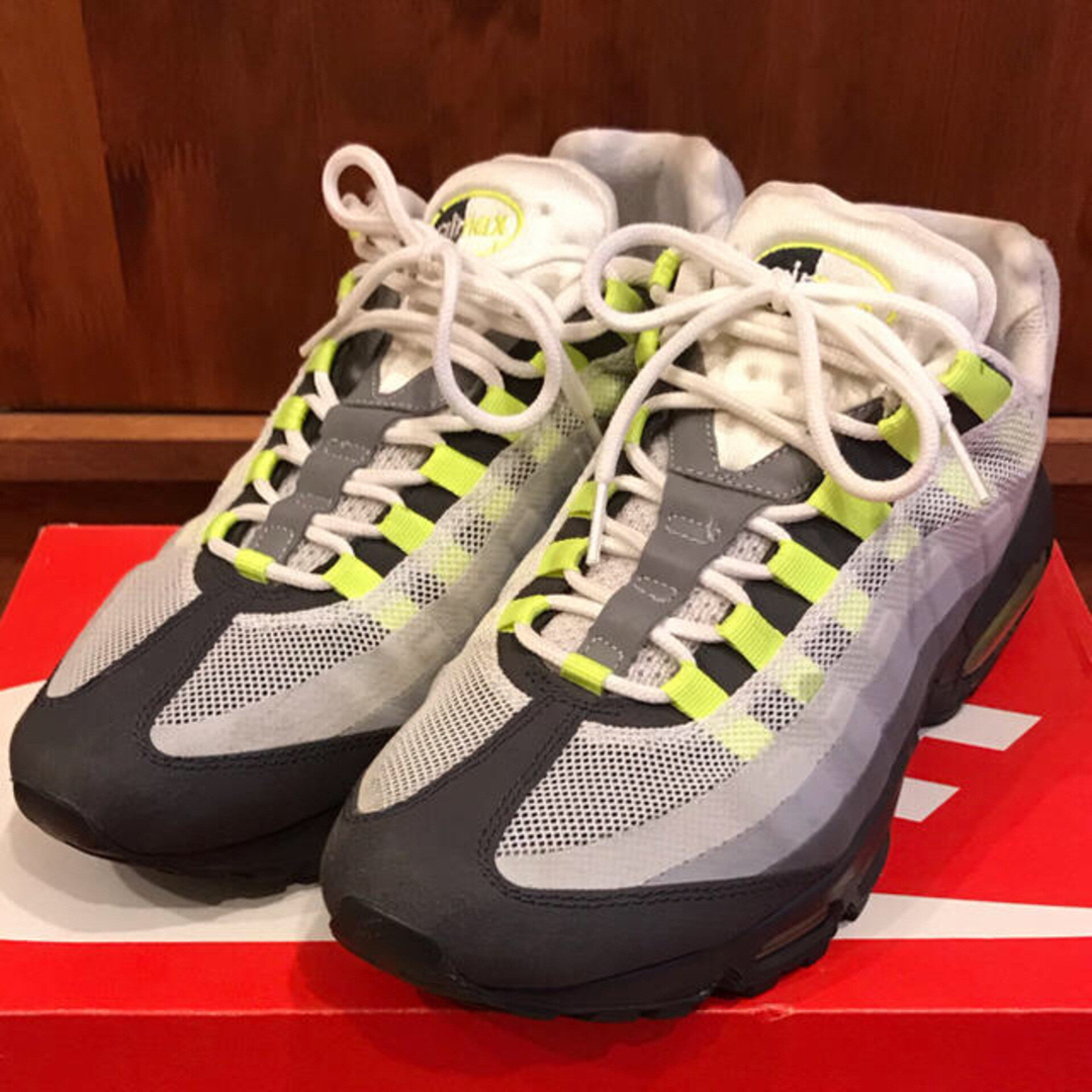 NIKE(ナイキ)のNIKE AIRMAX95 イエローグラデ メンズの靴/シューズ(スニーカー)の商品写真