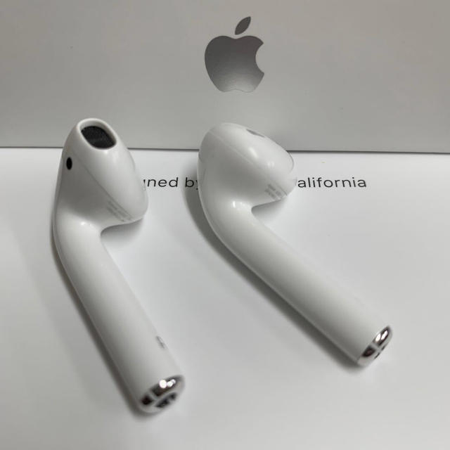 Apple(アップル)のAirPods エアーポッズ　第二世代　第2世代　両耳　左右 エアポッズ　正規品 スマホ/家電/カメラのオーディオ機器(ヘッドフォン/イヤフォン)の商品写真