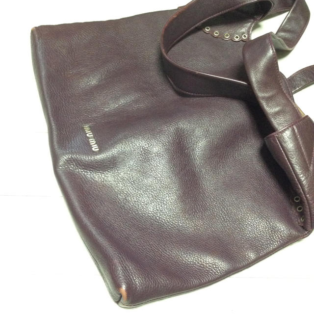 miumiu(ミュウミュウ)のミュウミュウ スタッズレザーバッグ レディースのバッグ(ハンドバッグ)の商品写真