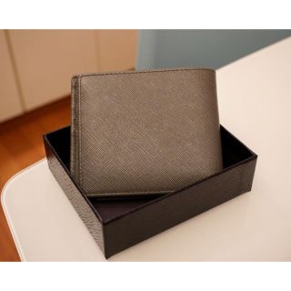 プラダ(PRADA)のPrada プラダ　財布　グレー　検)セリーヌ　Gucci グッチ(折り財布)