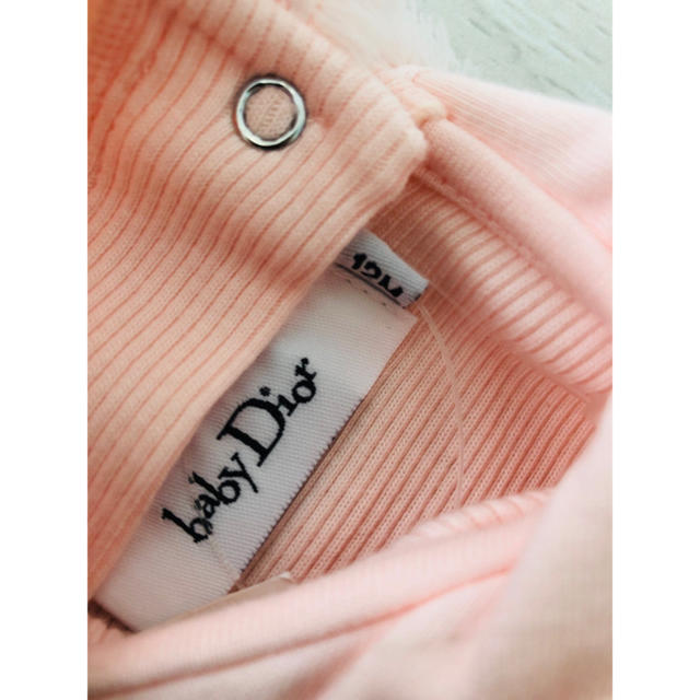 baby Dior(ベビーディオール)の【新品】ベビーディオール　ロンパース　ピンク　12M タグ付き キッズ/ベビー/マタニティのベビー服(~85cm)(ロンパース)の商品写真