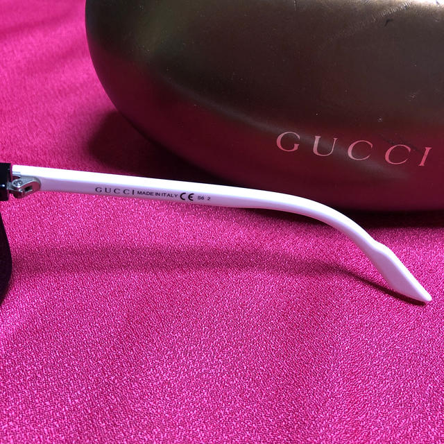 Gucci(グッチ)のグッチ　サングラス　ユニセックス レディースのファッション小物(サングラス/メガネ)の商品写真