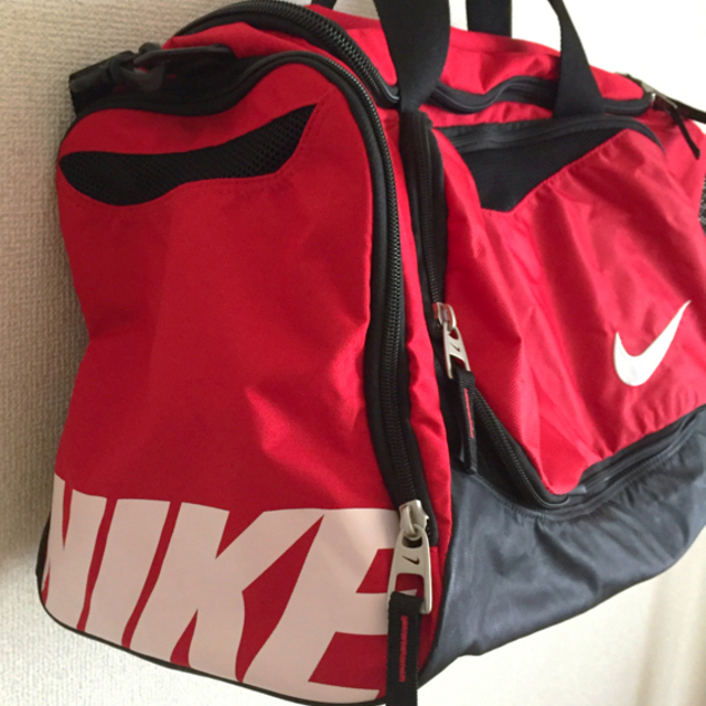 NIKE(ナイキ)のNIKE  赤/黒 バック   メンズのバッグ(ボストンバッグ)の商品写真