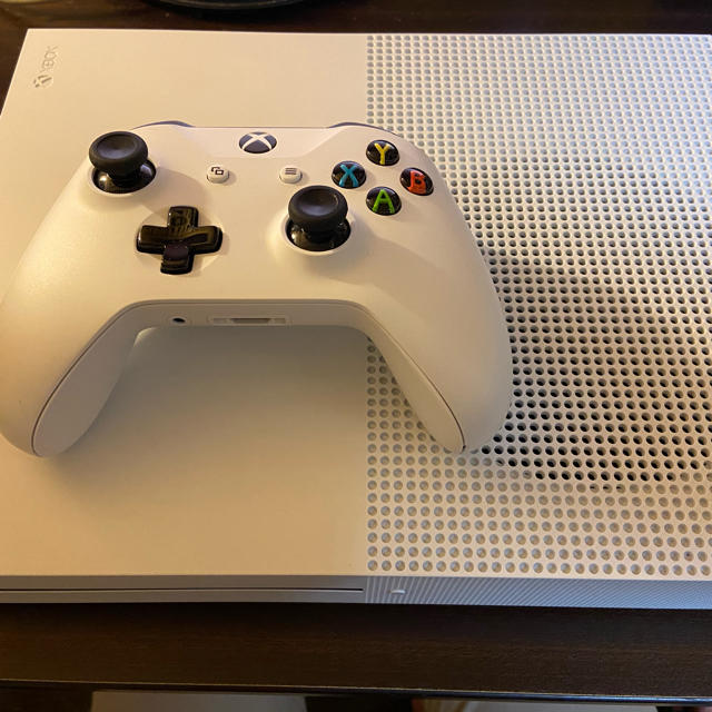 ゲームソフト/ゲーム機本体Xbox One S 1TB GEARSシリーズのコードつき