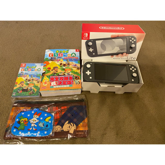 Nintendo Switch(ニンテンドースイッチ)のニンテンドースイッチライト、あつまれどうぶつの森ソフト、攻略本セット エンタメ/ホビーのゲームソフト/ゲーム機本体(携帯用ゲーム機本体)の商品写真