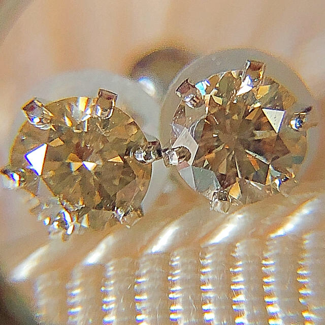 超美品 pt900ダイヤピアス ダイヤ0.35ct×2=0.70ct ピアス - aatsp.com.br