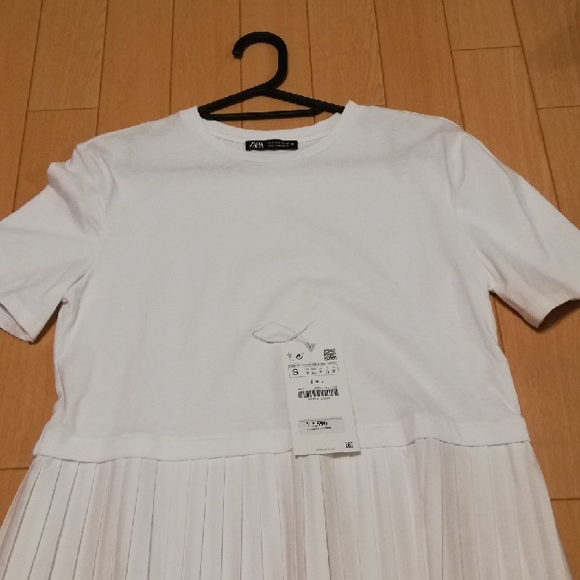 ZARA(ザラ)の[れぃらん様専用]ZARA  Tシャツ　白 レディースのトップス(Tシャツ(半袖/袖なし))の商品写真