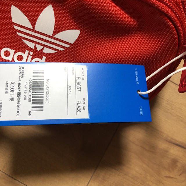 adidas(アディダス)のadidas ウエストポーチ 赤 レディースのバッグ(ボディバッグ/ウエストポーチ)の商品写真