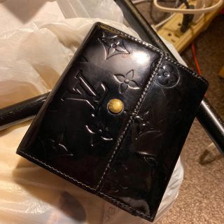 ヴィトン(LOUIS VUITTON) ヴェルニ 折り財布(メンズ)（ブラック/黒色系