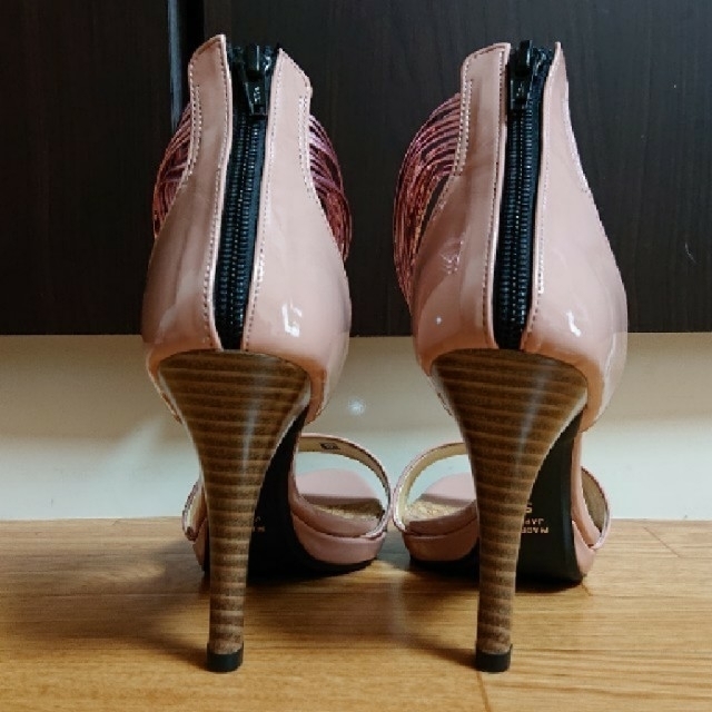 ESPERANZA(エスペランサ)のESPERANZA・エナメルパンプス・未使用品・日本製 レディースの靴/シューズ(ハイヒール/パンプス)の商品写真