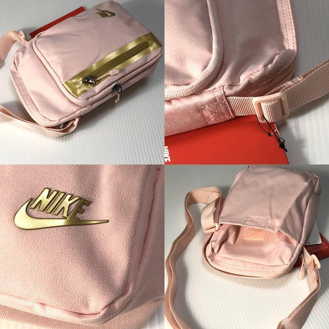 NIKE(ナイキ)のNIKE ナイキ テック ショルダー タテ ピンク×ゴールド レディースのバッグ(ショルダーバッグ)の商品写真