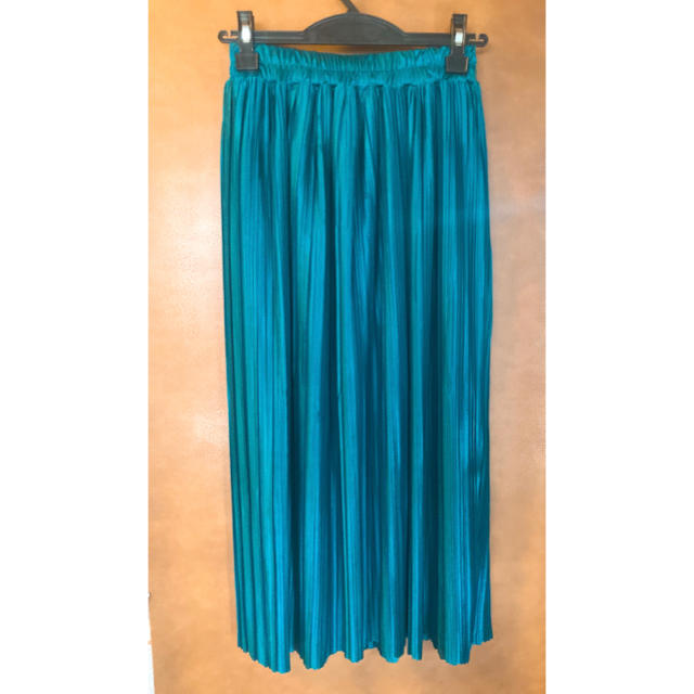 GU(ジーユー)のサテン　スカート  レディースのスカート(ロングスカート)の商品写真