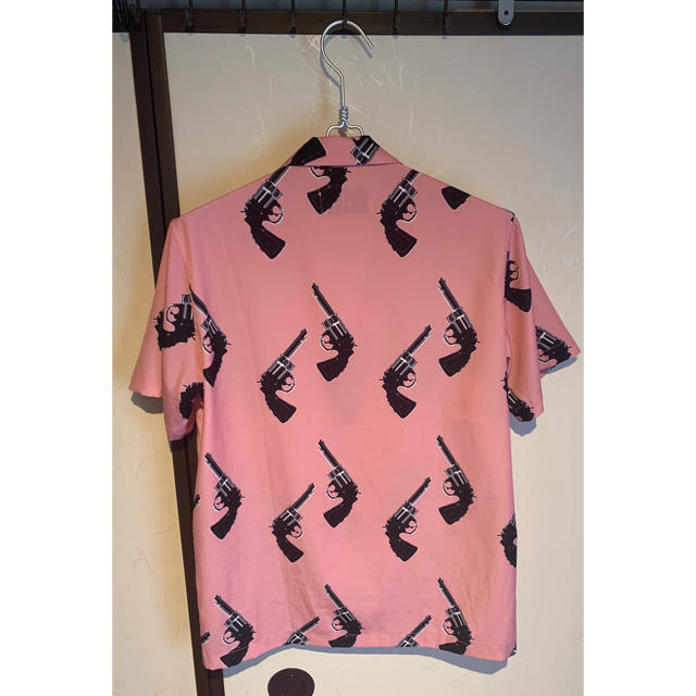 Supreme(シュプリーム)の韓国 13MONTH ピストルシャツ ピンク Mサイズ ユニセックス メンズのトップス(シャツ)の商品写真
