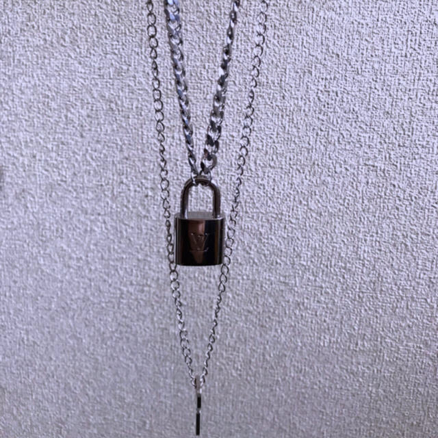 LOUIS VUITTON(ルイヴィトン)のベルトフック、ネックレス付き　ルイヴィトン  カデナ　パトロック　南京錠　440 メンズのアクセサリー(ネックレス)の商品写真