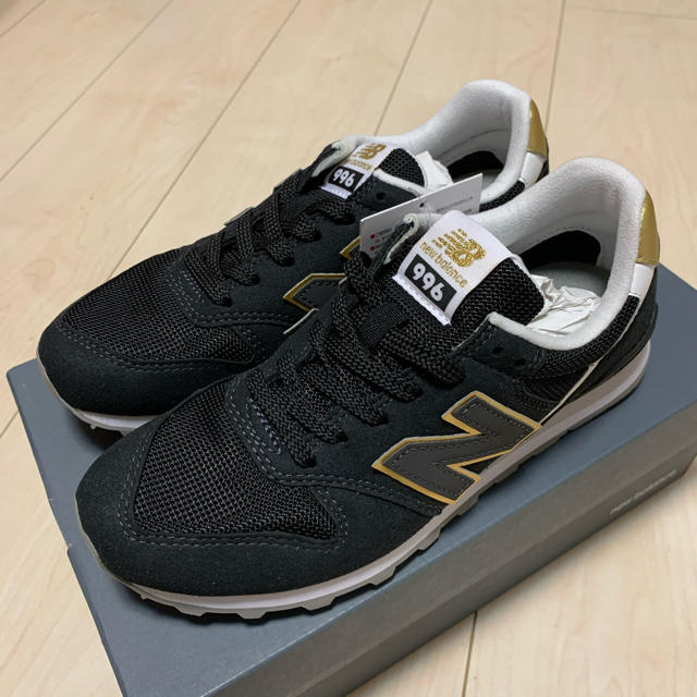 New Balance(ニューバランス)の向日葵様専用 WL996CD 23.0 ブラック ゴールド ニューバランス レディースの靴/シューズ(スニーカー)の商品写真