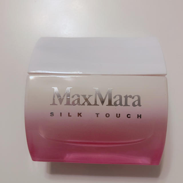 Max Mara(マックスマーラ)の限定品⭐︎マックスマーラシルクタッチ40ml コスメ/美容の香水(香水(女性用))の商品写真