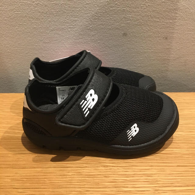 New Balance(ニューバランス)の【新品】New Balance サンダル　ブラック　14cm キッズ/ベビー/マタニティのベビー靴/シューズ(~14cm)(サンダル)の商品写真