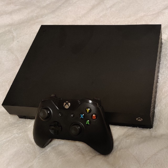 Xbox(エックスボックス)のxbox one x  エンタメ/ホビーのゲームソフト/ゲーム機本体(家庭用ゲーム機本体)の商品写真