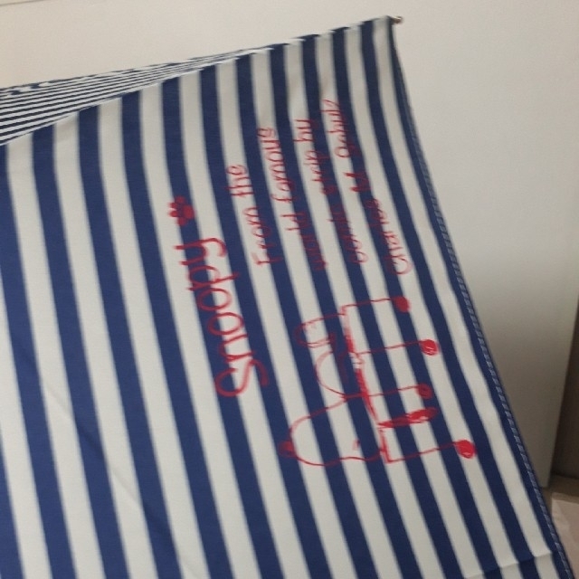 SNOOPY(スヌーピー)のスヌーピー　折りたたみ傘　青ストライプ レディースのファッション小物(傘)の商品写真